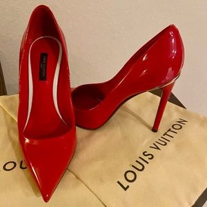 🔥Louis Vuitton Red Pumps🔥